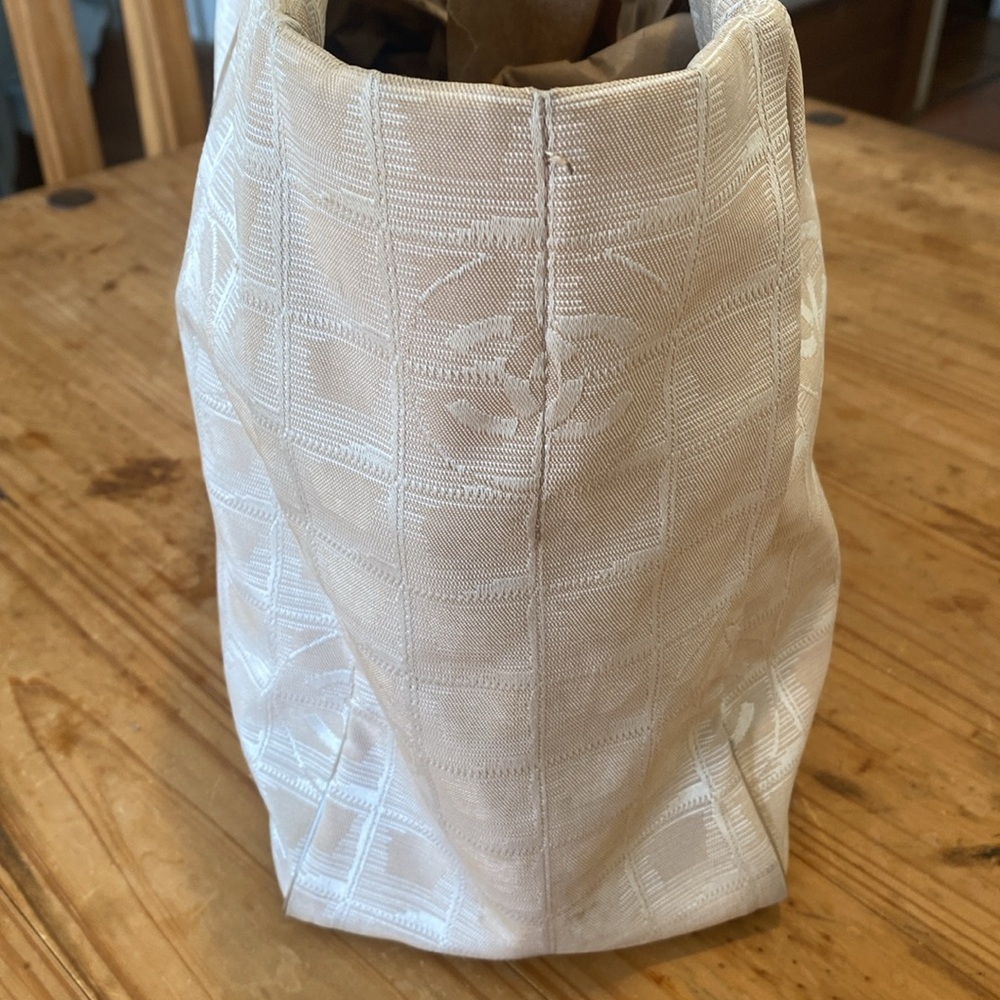 🎉 AUTHENTIC CHANEL CC TRAVEL LINE CANVIS TOTE‼️ - Picture 6 of 17